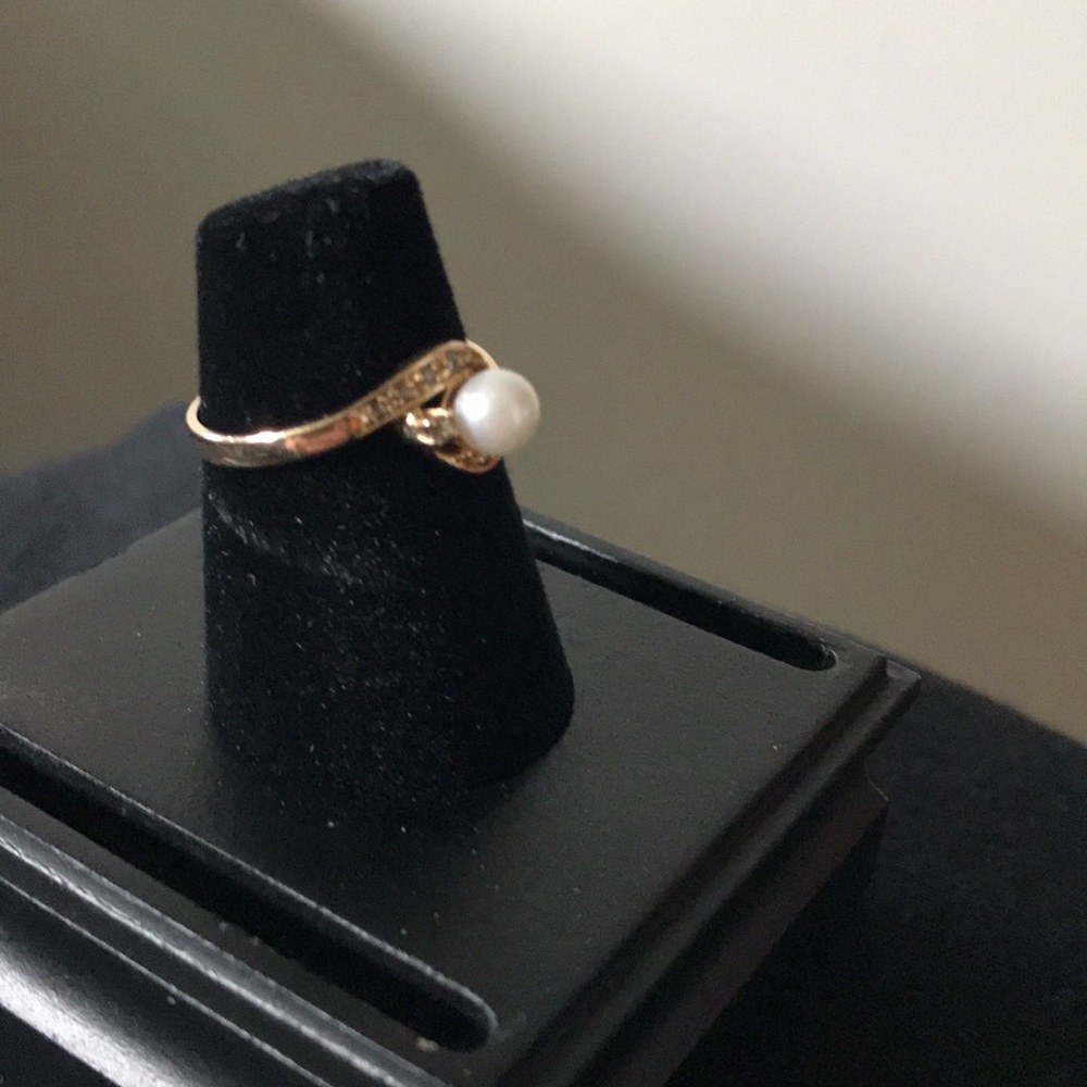 🍀 Pearl & Diamond Ring (8 1/2) - Picture 2 of 7